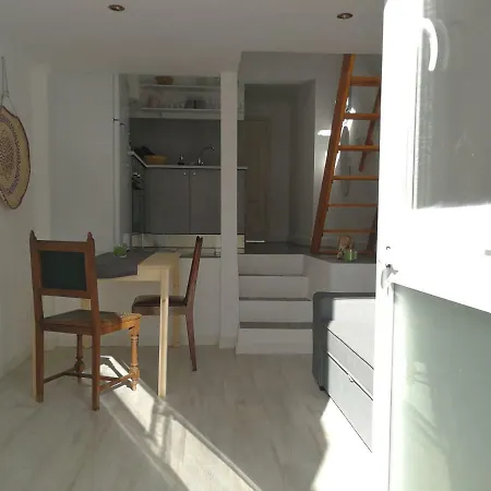 Traveller's Apartment *